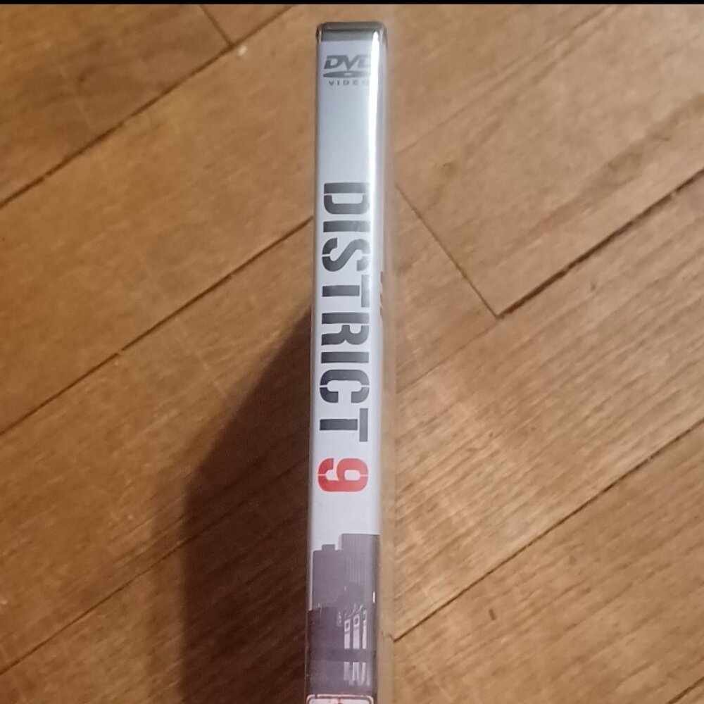 District 9 DVD (SCI-FI movie) - Picture 8 of 8